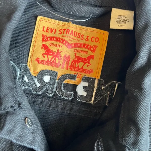 Levi’s Imagine Dragons Black Denim Womens Small Embroidered Jean Jacket . - Image 13