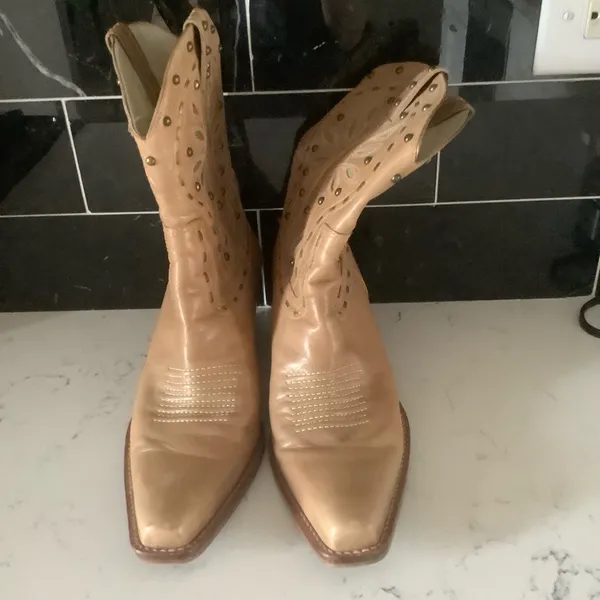 Women’s western cowboy boots embroidered leather with studs Sz 10 made in Italy - Image 6