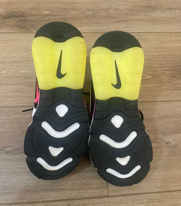 Air Force 200 with Smiley Face detail - Image 4