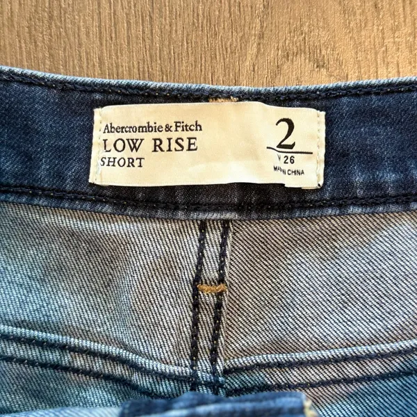 Abercrombie &‎ Fitch Shorts Womens 2/W26 Low Rise Cuffed Shortie Distressed Y2K - Image 2