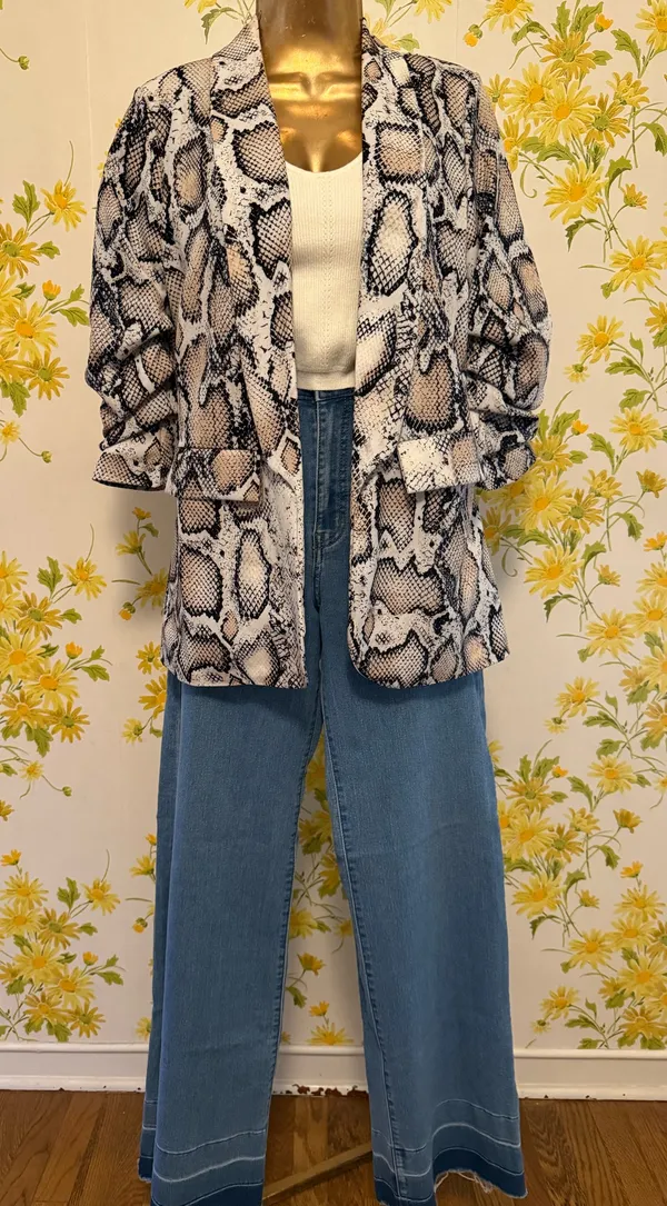 NWT Snake print 3/4 sleeve blazer size L Size L - Image 9