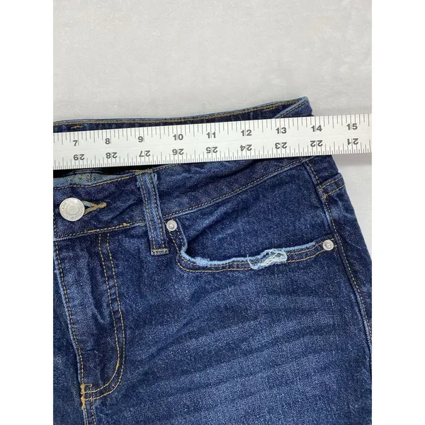 Time and Tru‎ High Rise straight leg crop Jeans Women's sz 10 shark bite Hem - Image 2