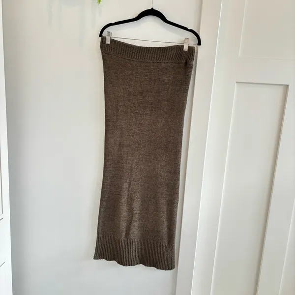 The Nines Boutique Olive Green Chunky Knit Midi Skirt Side Slit Women's Size M/L - Image 2