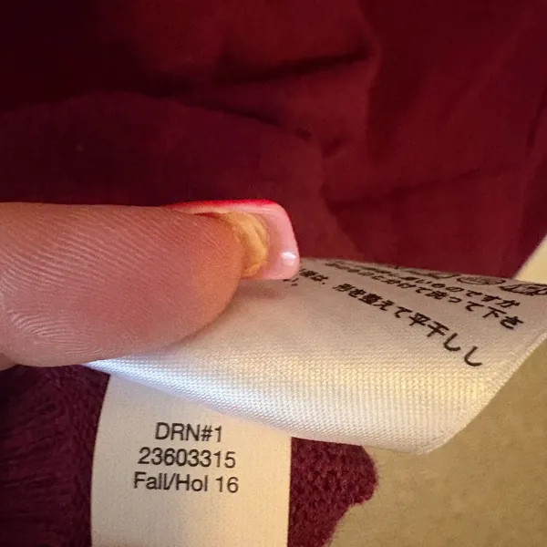Eddie Bauer Cardigan, Burgundy Preloved, great condition SZ M - Image 9