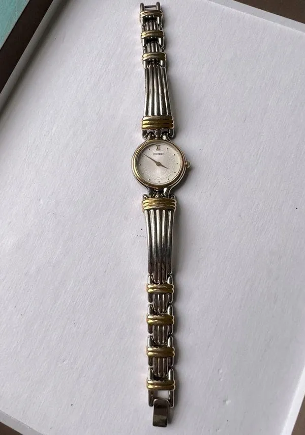 Ladies Seiko Wristwatch Two Tone Gold Tone Bracelet Style Vintage - Image 4