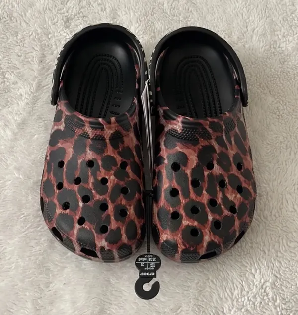 Crocs (NWT) Classic Animal Remix Clogs in Black Multi Animal, Size: 7 - Image 10