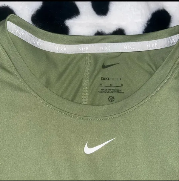 Nike Dri-Fit Cropped Short Sleeve - Image 2