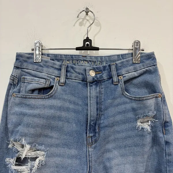 American Eagle Ripped Mom Jeans Size 6 Light Wash Distressed - Image 2