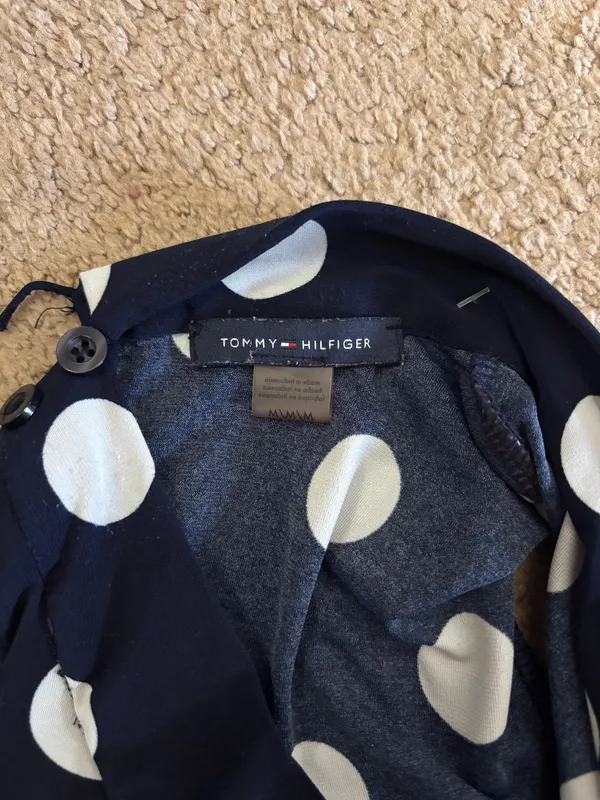 Banana Republic Tommy Hilfiger Navy and White Polka Dot Blouse - Image 4