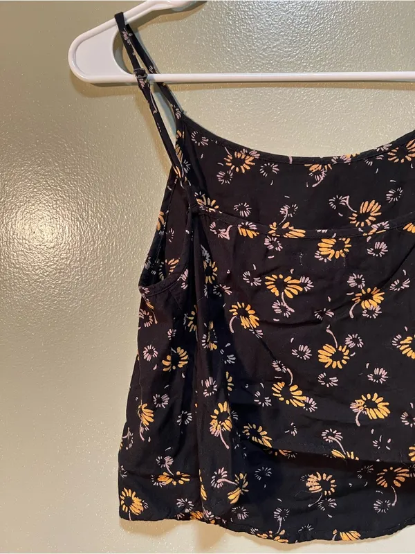 Kimchi Blue Women's Size Small Cropped Tank Top Black Yellow Daisy Floral Square - Image 5