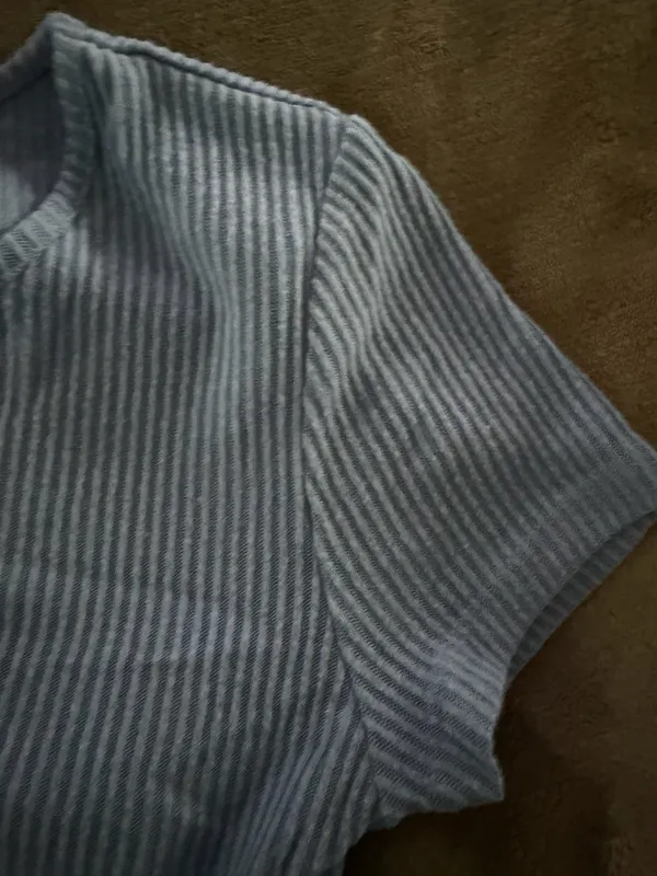 Light blue PacSun crop top - Image 4