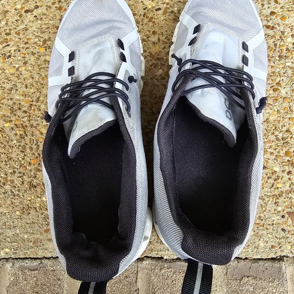 On Cloud 5 Waterproof Women Size 10 Running Shoes Gray Black Activewear Walking - Image 7