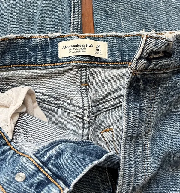 Abercrombie 90s Straight Ultra High-Rise Jeans - Image 2