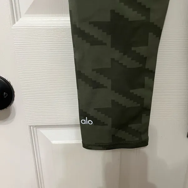 ALO green‎ Houndstooth Crop Legging size XS - Image 8