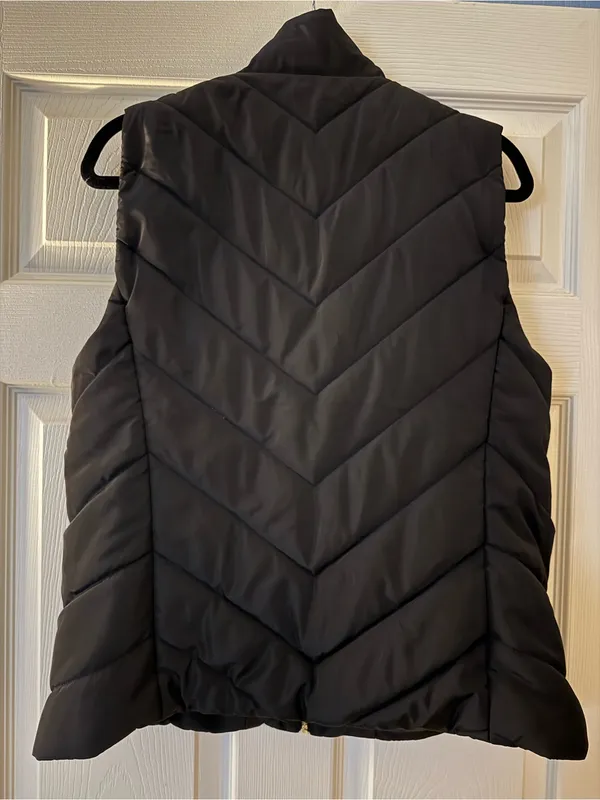 MICHAEL Michael Kors Black Quilted Puffer Vest with Gold Zipper - Image 6
