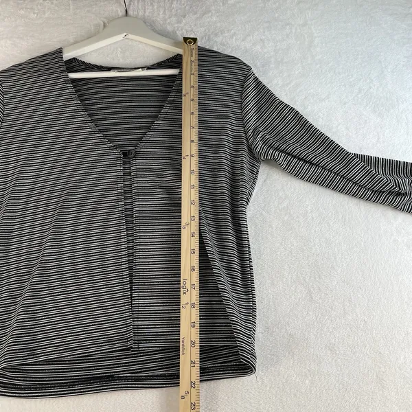A Byer Vintage Y2K 90s Large Cardigan Single Button Metallic Striped Black White USA - Image 9