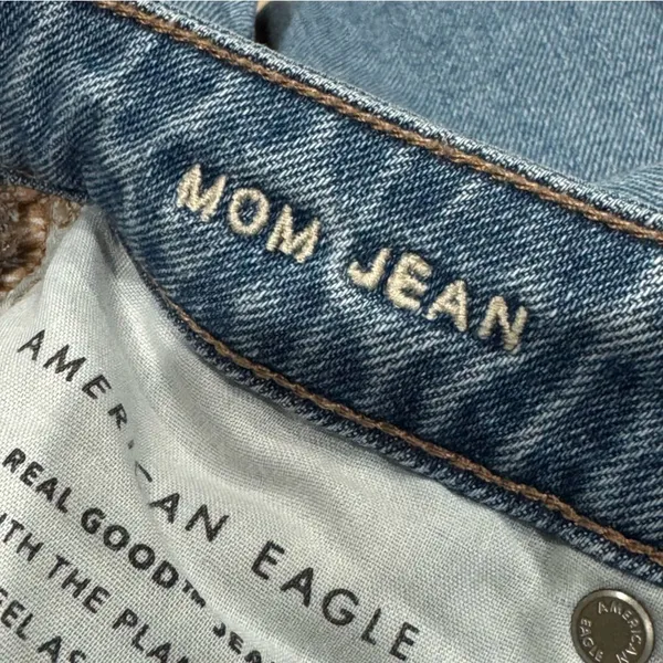 American Eagle Mom Jeans Women’s 0 Short - Image 2