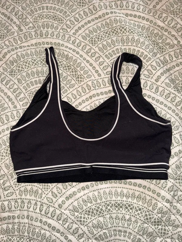 Alo Yoga - Image 6