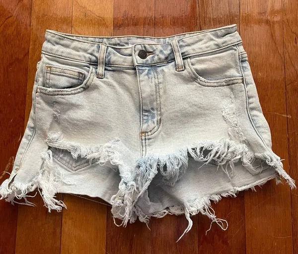 Cello Light Wash Destroyed Denim Shorts Small Light Wash - Image 4