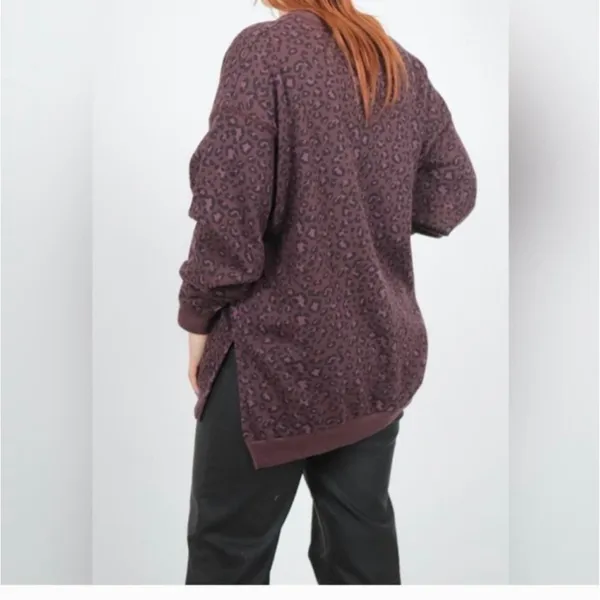 American Eagle Maroon Leopard Print super soft oversized Sweatshirt Size M - Image 2