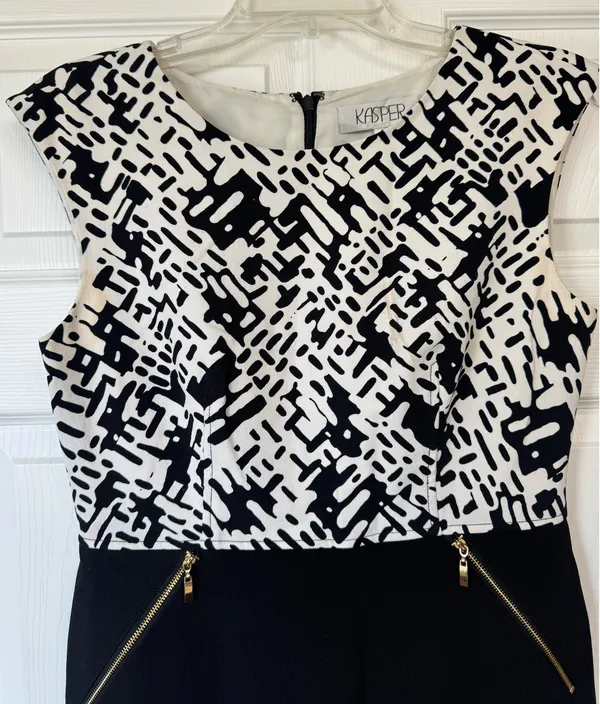 Kasper Sheath Dress Abstract Print Gold Zipper Accent Black White Women's 4 - Image 2