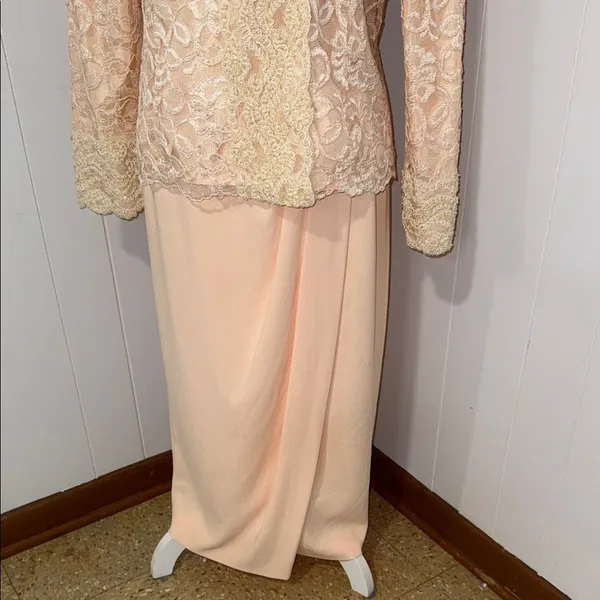 Christian Dior Elegant Lace Overlay Peach Dress Set - Image 3
