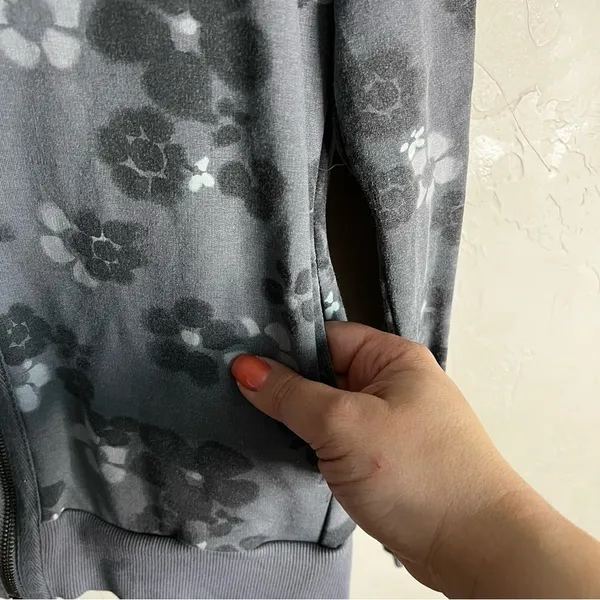 Evy’s Tree The Hallie Grey‎ Floral Zip Up Hooded Sweater - Image 6