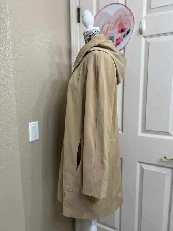 London Fog Beige Trench Coat with Metal Toggle Closures - Image 4