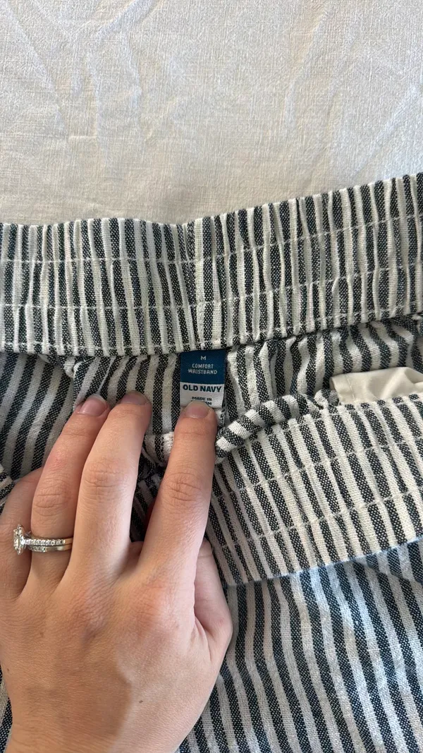 Old Navy Linen Shorts - Image 2