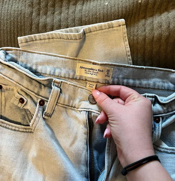Abercrombie Slim Straight High Rise Jeans - Image 7