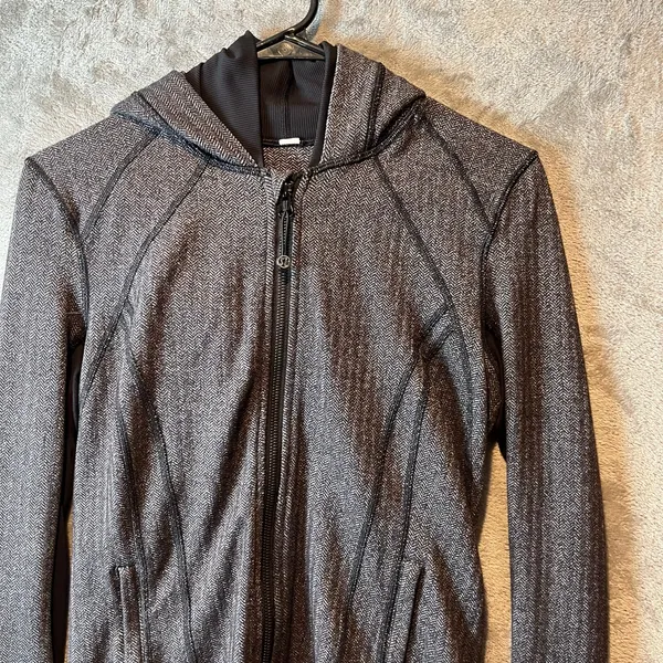 Lululemon Daily Practice Jacket Full Zip Hooded‎ Grey And Black Womens Size 6 - Image 6