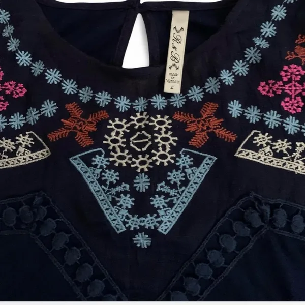 Rich and Beautiful size large Navy Embroidered Sleeveless Top boho Cottagecore - Image 3
