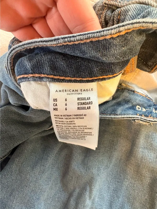 American Eagle Low-Rise Baggy Jeans - Image 5