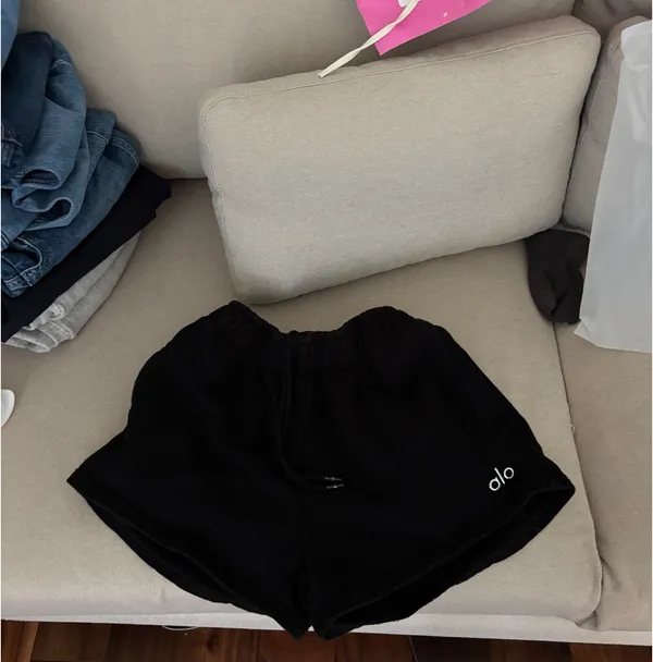 Alo Sweat Shorts Yoga - Image 2