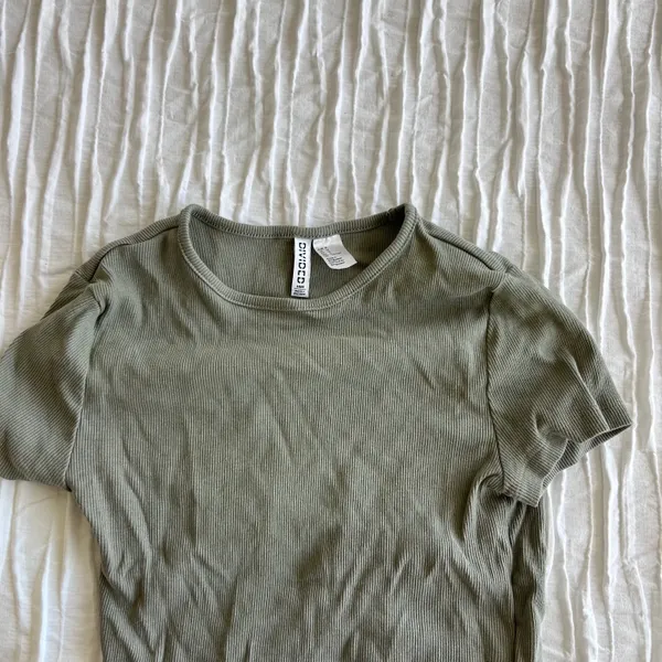 Basic Tshirt - Image 2