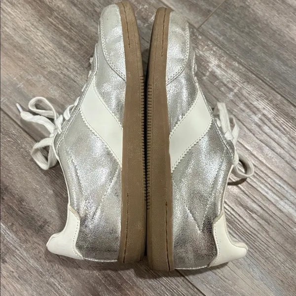 Universal Threads silver sneakers 7.5 - Image 7
