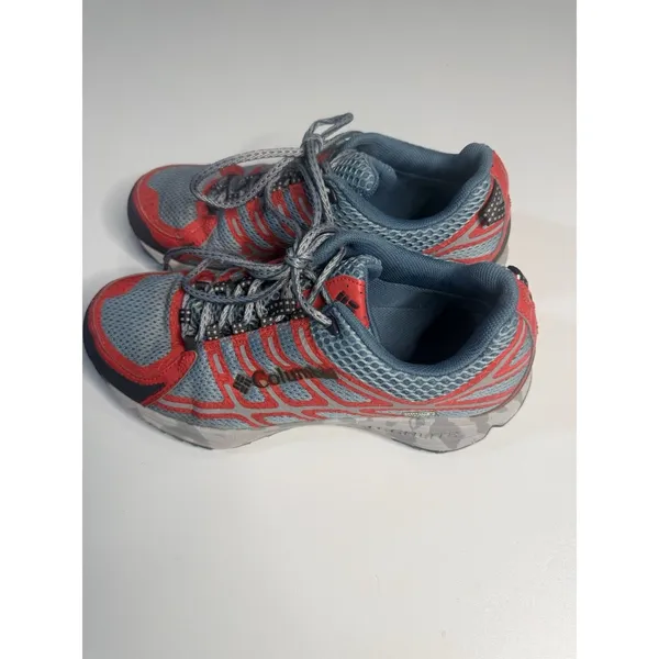 Columbia Women's waterproof hiking and outdoor sneakers Sz 8.5 - Image 3