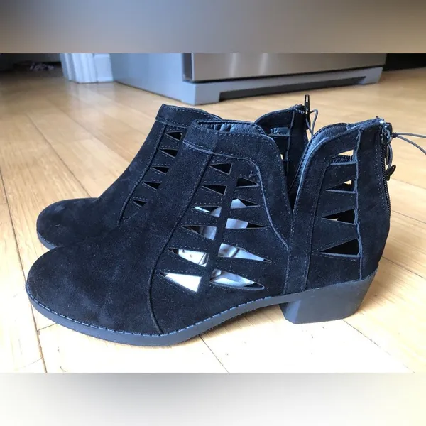 Bobbie Brooks Cut Out Booties Sz 7 Ladies Black NEW NWT - Image 2
