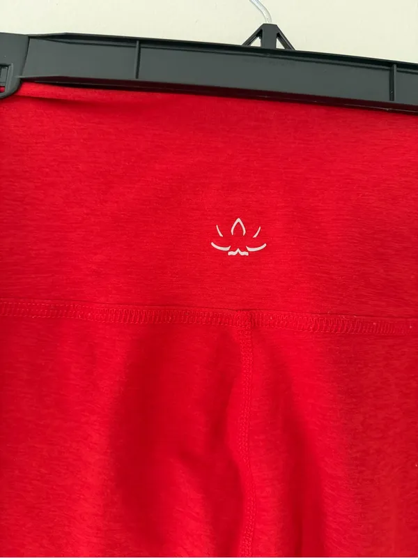 Beyond Yoga Spacedye Caught in the Midi High Waisted Leggings in Holly Red Large - Image 11