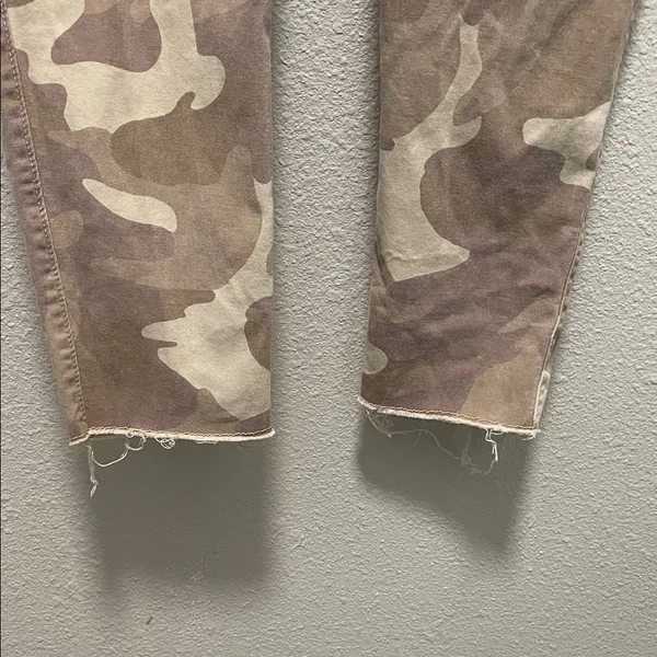 Hollister Camouflage Ultra HighRise Mom-Waisted Pants - Image 4
