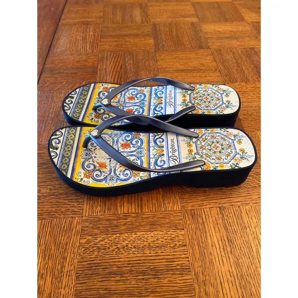 Brighton flip-flops size 9 - Image 4