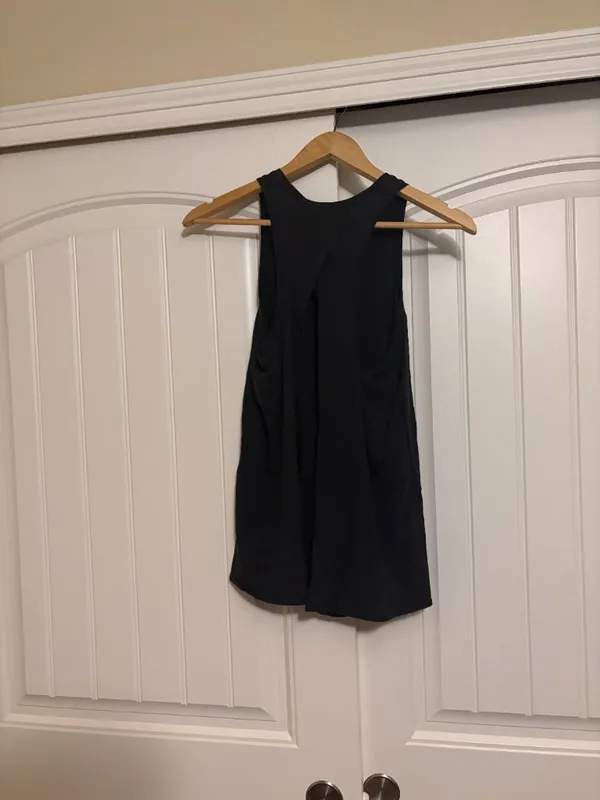 Lululemon Open Back Tank Top Estimated Size 4 Black Lightweight Criss Cross - Image 2