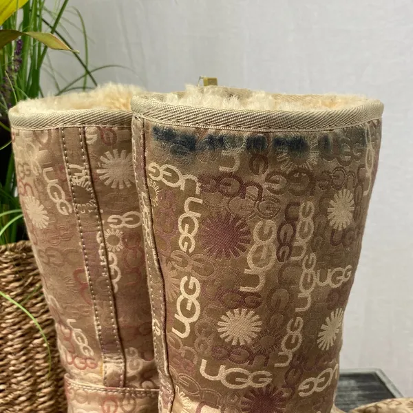 Ugg Classic Metallic Monogrammed Logo Print Fleece Lined 5515 Calf Boots 8 - Image 5