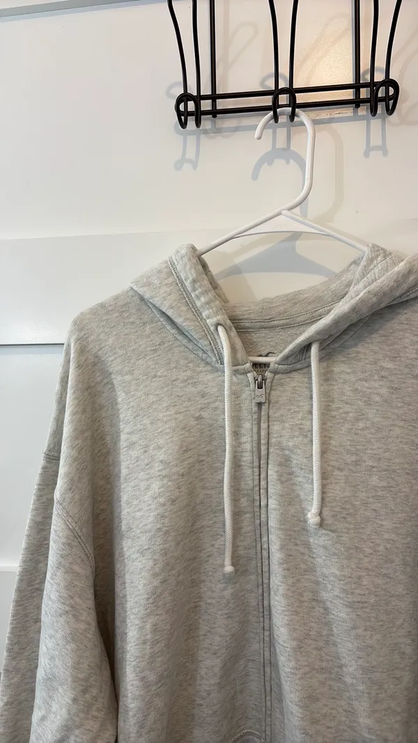 Hollister Medium Grey Zip Up Hoodie - Image 4