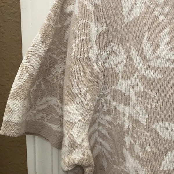 FINAL MARKDOWN Talbots Cream Floral Top medium - Image 3