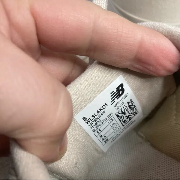 New Balance Sola sleek‎ sneakers neutral colors size 11 - Image 8