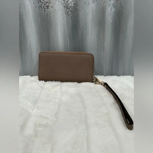 Michael Kors Jet Set Travel Zip Around Wallet - Image 2