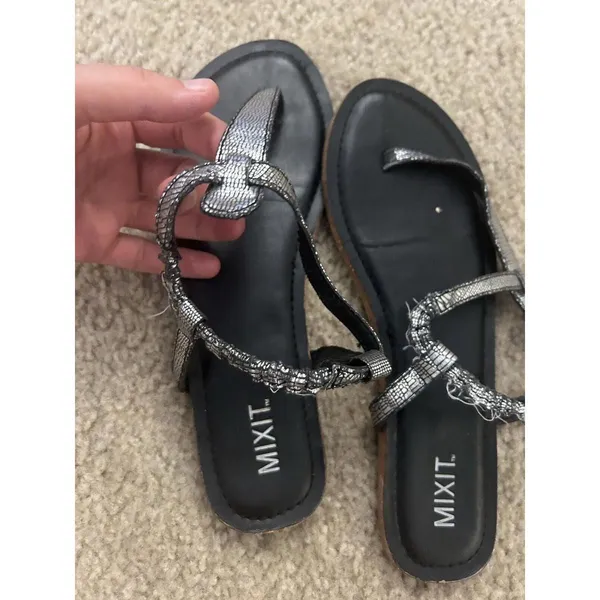Mix It Shoes Sandals Used Size 8 - Image 2