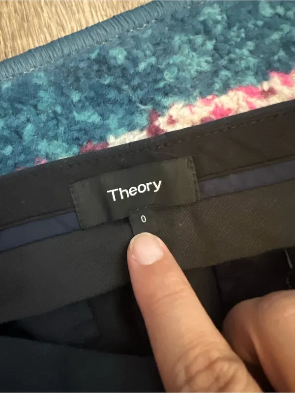 Theory navy cropped flare pants size 0 - Image 9