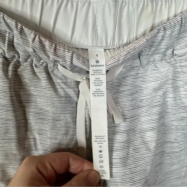 Lululemon On The Fly Short *2.5" Wee Are From Space Nimbus Battleship Size 4‎ - Image 6